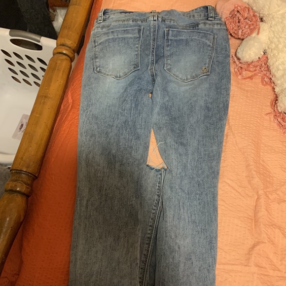 Light wash skinny jeans - Picture 2 of 2